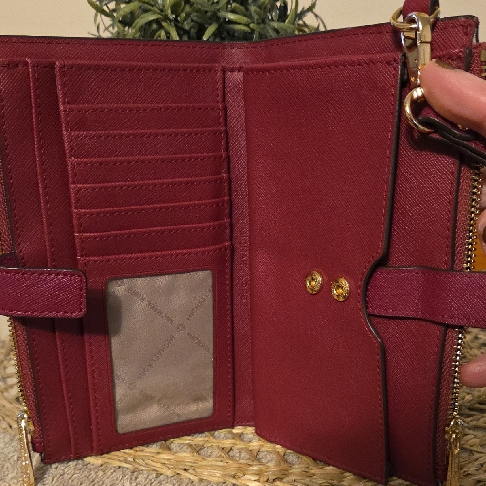 Michael Kors Magenta Wallet With Wristlet Excellent Preloved - Picture 3 of 5